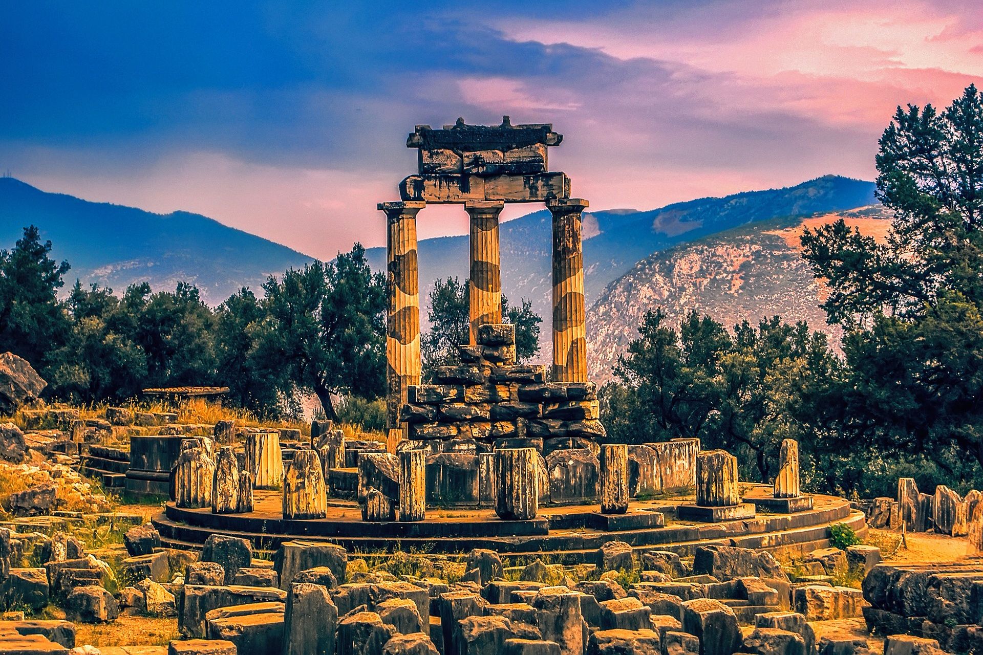 Orakel van Delphi, Centraal-Griekenland
