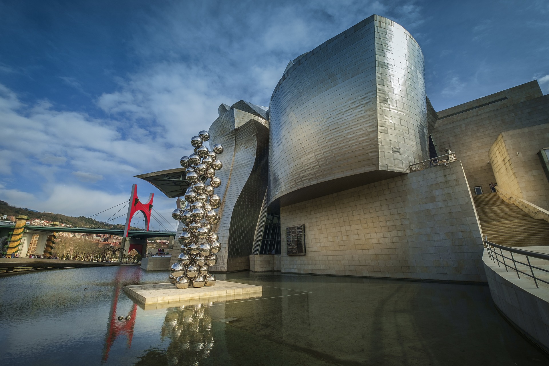 Het Guggenheim museum in Bilbao - Baskenland